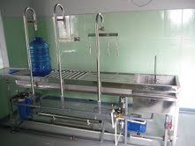 B&agrave;n s&uacute;c rửa chiết r&oacute;t,sấy m&agrave;ng co chai-b&igrave;nh